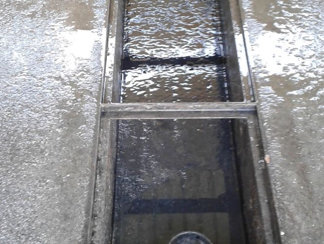 Schacht in einer Waschstraße nach der Reinigung durch RWS - nahansicht