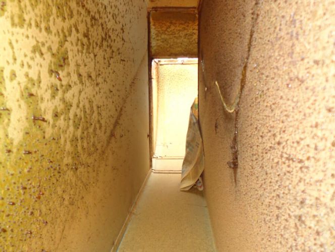 Verschmutztes Lüftungsrohr in einer Großküche vor Reinigung durch RWS