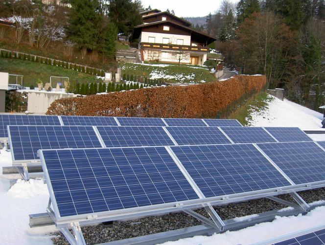 Photovoltaikanlage auf L-Träger-Unterbaukonstruktion Flachdach