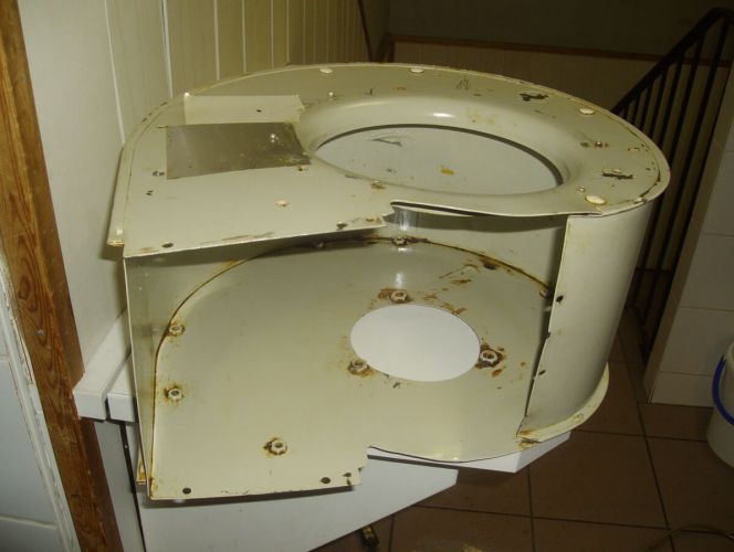 Gereinigtes Motorgehäuse einer Großküche durch RWS