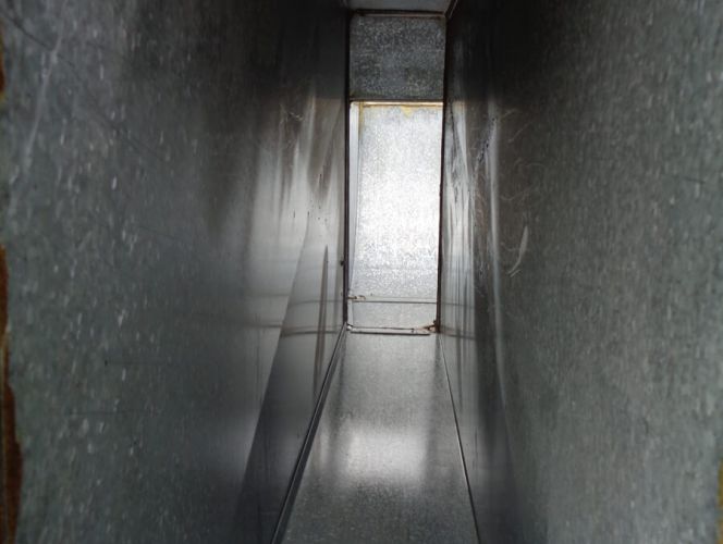 Gereinigter Lüftungsrohrs einer Großküche durch RWS