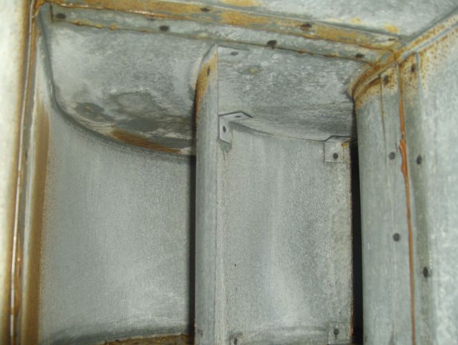 Reinigung von einer Biegung in einer Großküche durch RWS