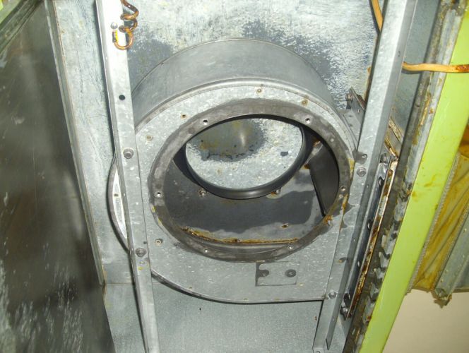 Gereinigtes Motorgehäuse in einer Großküche durch RWS