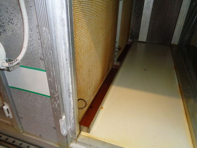 Station in einer Großküche mit Verschmutzung vor der Reinigung durch RWS