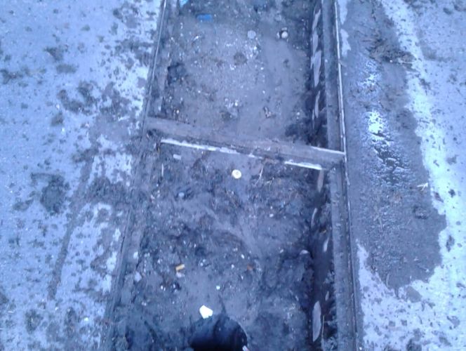 Verschmutzter Schacht in einer Waschstraße nahaufnahme