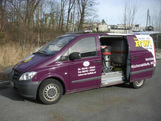HD-Spülwagen mit geringer Höhe und mit RWS Firmenbeschriftung - seitenansicht